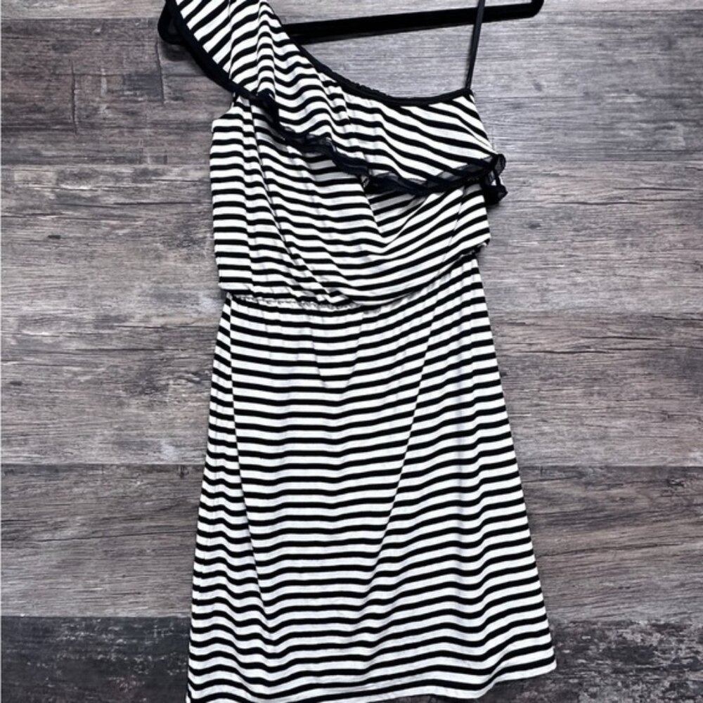 White House Black Market Black and White One Shoulder Dress
